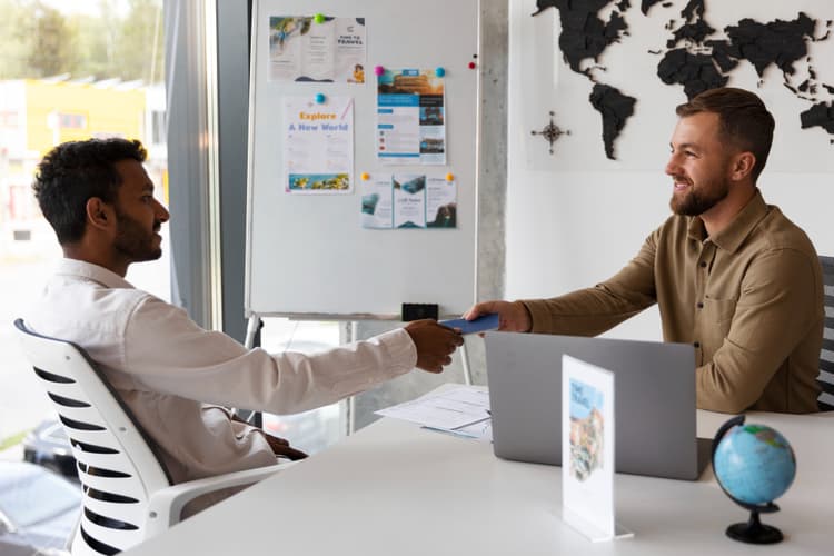 Türkiye'de Yaşa, Dünyadan Ödeme Al: Sınır Ötesi İşletme Kaydı